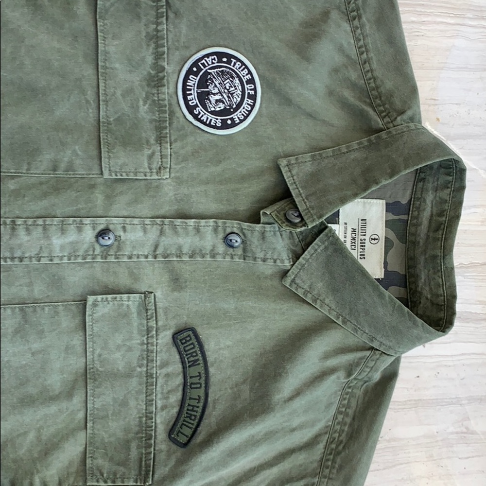 Sleeveless button down - Picture 2 of 5